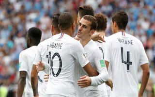 Pháp 2-0 Uruguay: Pháp ghi danh vào bán kết