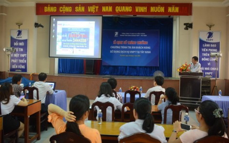 Trung tâm Kinh doanh VNPT quay thưởng tri ân khách hàng