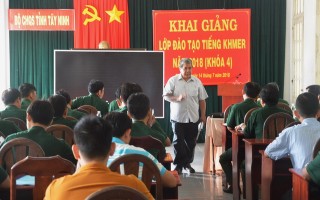 Khai giảng lớp học tiếng Khmer cho cán bộ LLVT