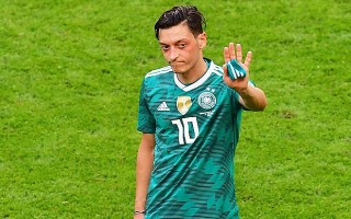 Mesut Ozil tung hê sự thật, cay đắng rời tuyển Đức