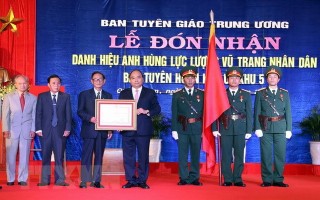 Ban Tuyên huấn Khu ủy Khu 5 đón nhận danh hiệu Anh hùng