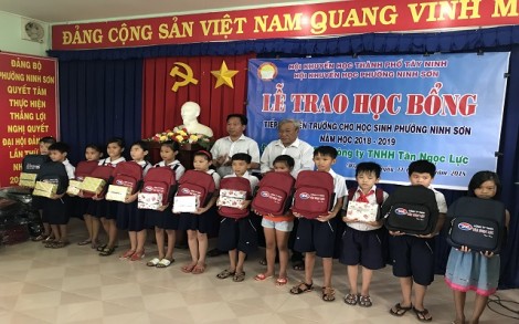 Công ty Tân Ngọc Lực: Tiếp sức đến trường cho học sinh TP.Tây Ninh