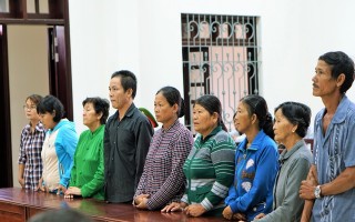 Y án sơ thẩm đối với 7 phụ nữ trong vụ chặn xe chở cát ở Tân Châu