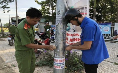 Xóa băng rôn, quảng cáo cho vay tiền trên các trụ điện, hàng rào