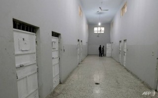 Khoảng 400 tù nhân vượt ngục sau vụ bạo loạn gần thủ đô Tripoli, Libya