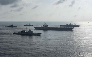 Mỹ - Nhật Bản tập trận ở biển Đông