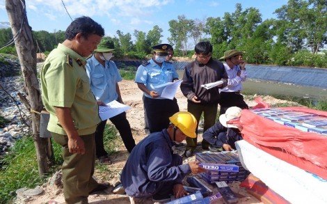 Bắt vụ vận chuyển hàng lậu