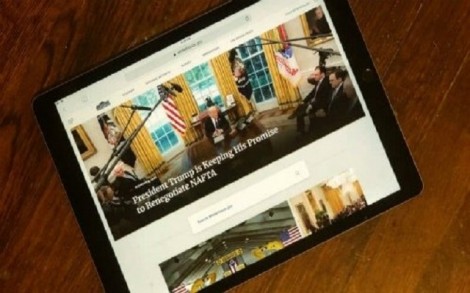 Tổng thống Trump gọi iPad là “thứ phẳng lì”