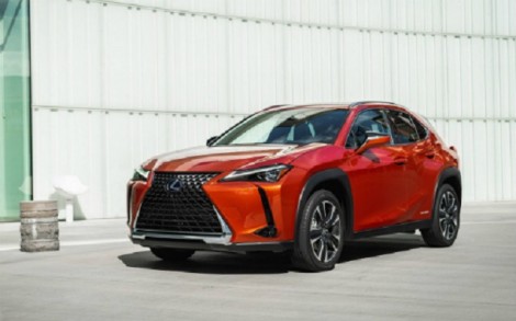 Lexus UX giá từ 32.000 USD, cạnh tranh Mercedes GLA