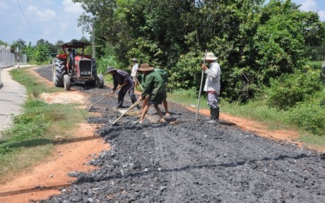 Người dân Gia Lộc chung tay làm đường giao thông nông thôn