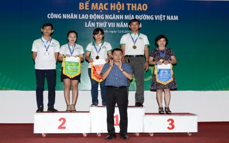 Chủ nhà áp đảo