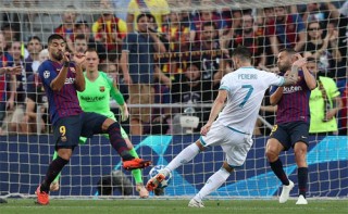 Messi lập hat-trick trong trận ra quân của Barca ở Champions League