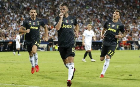 Juventus hạ Valencia dù Ronaldo nhận thẻ đỏ