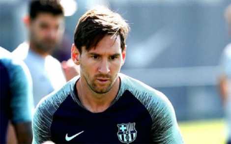 Messi cạo râu sau khi lập hat-trick ở Champions League