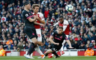 'Song sát' giúp Arsenal thắng trận thứ tư liên tiếp