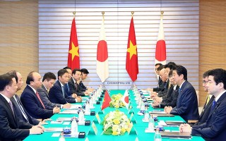 Thủ tướng Nguyễn Xuân Phúc hội đàm với Thủ tướng Nhật Bản