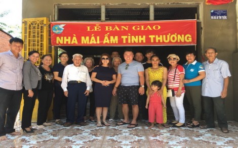 Bàn giao “Mái ấm tình thương” cho bà Nguyễn Thị Đương