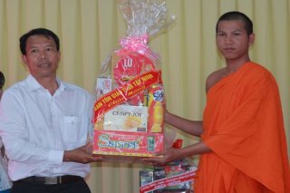 Lãnh đạo tỉnh: Chúc mừng đồng bào dân tộc Khmer nhân lễ Sen dolta