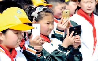 Cấm học sinh dùng điện thoại di động và máy tính bảng