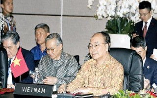 Thủ tướng Nguyễn Xuân Phúc gặp các nhà lãnh đạo ASEAN: Tăng hợp tác và kết nối đa phương