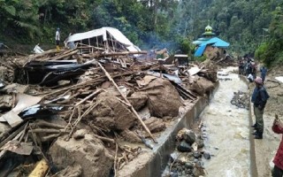 10 người thiệt mạng do lũ lụt và lở đất tại Indonesia