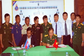Ký kết phối hợp tìm kiếm hài cốt liệt sĩ với 5 tỉnh Campuchia