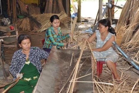 Sản xuất tập thể- hướng đi mới giúp bảo tồn làng nghề truyền thống