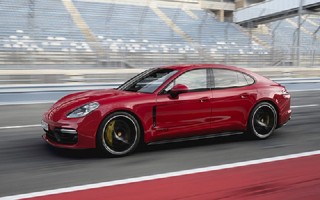 Porsche Panamera GTS 2019 - xế sang thêm sức mạnh