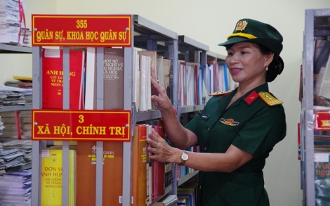 Nữ quân nhân hát hay, chuyên môn giỏi