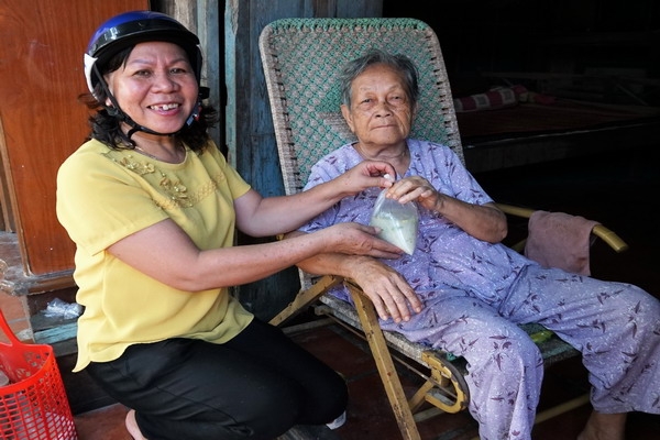 Những bịch cháo từ “tấm lòng vàng”