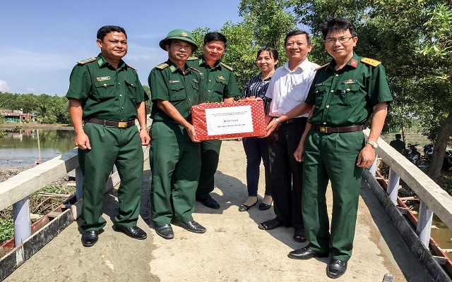 Trảng Bàng: Thăm, tặng quà chiến sĩ làm công tác dân vận