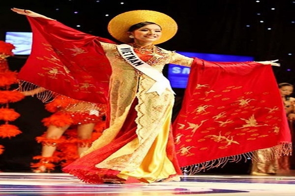 Trang phục dân tộc của Việt Nam qua các mùa Miss Universe