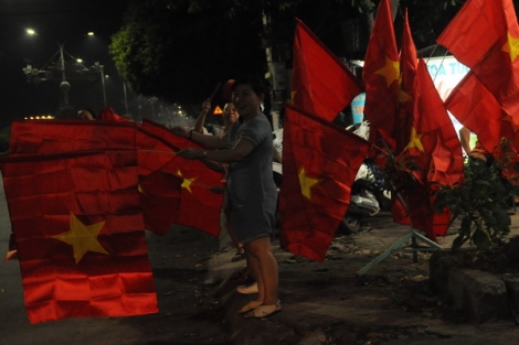 Người dân Tây Ninh đổ ra đường mừng chiến thắng của tuyển Việt Nam