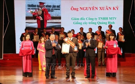 Tôn vinh 53 nhà khoa học của nhà nông