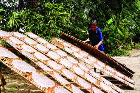 Mặn, ngọt bánh tráng phơi sương