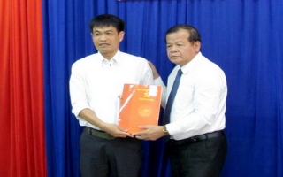 Trao quyết định giao nhiệm vụ phụ trách Đảng bộ TP.Tây Ninh