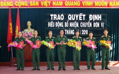 Sư đoàn 5: Trao quyết định điều động, bổ nhiệm cho cán bộ