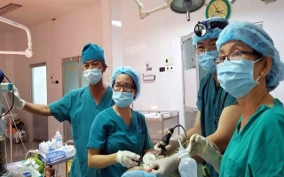 BVĐK Tây Ninh: Gắp thành công dị vật hiếm gặp trong tai của trẻ 7 tuổi