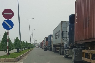 Khắc phục tình trạng xe container gây ách tắc giao thông ở cửa khẩu Mộc Bài