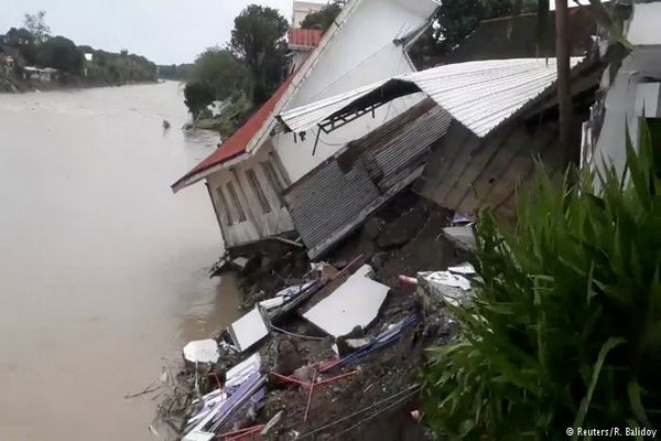 Bão Usman tràn vào Philippines ngay trước thềm Năm mới, 68 người thiệt mạng