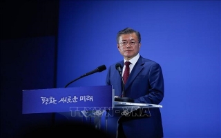 Tổng thống Hàn Quốc công khai xin lỗi về những khó khăn kinh tế của đất nước