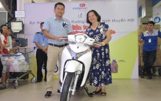 Co.opmart Tây Ninh: Trao giải cho khách hàng may mắn