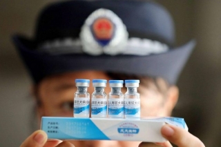 Bê bối cung cấp vaccine hết hạn cho trẻ em ở Trung Quốc