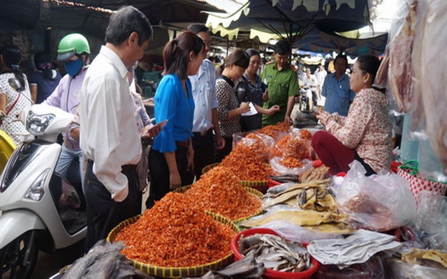 Đẩy mạnh công tác chống buôn lậu, gian lận thương mại, hàng giả