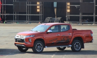 Mitsubishi Triton 2019 giá từ 730 triệu - nỗ lực lấy khách của Ford Ranger