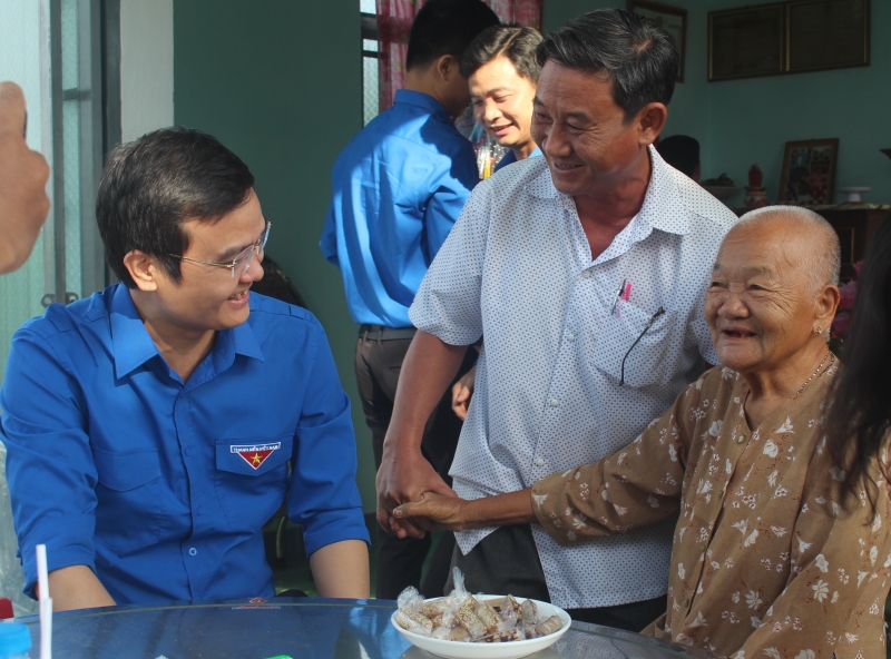 Bí thư Trung ương Đoàn thăm, chúc tết tại Tây Ninh.