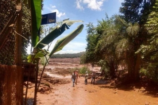 Vỡ đập ở Brazil: Tìm thấy các thi thể, hơn 200 người vẫn mất tích