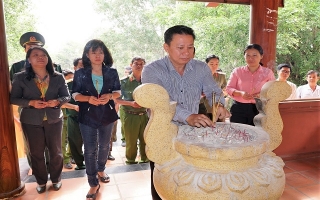 Phó Chủ tịch UBND tỉnh viếng bia tưởng niệm các liệt sĩ Đoàn U70