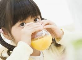Cách sơ cứu trẻ rối loạn tiêu hóa, ngộ độc thức ăn ngày Tết