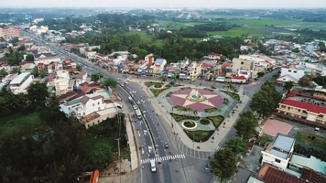 Huyện hai lần Anh hùng tiến lên thị xã